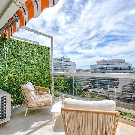 Апартаменти Appartement, Proche Mer, Piscine, Climatisation